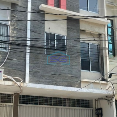 Disewakan Ruko Luas Bangunan  297 m² Lokasi Pluit Jakarta Utara