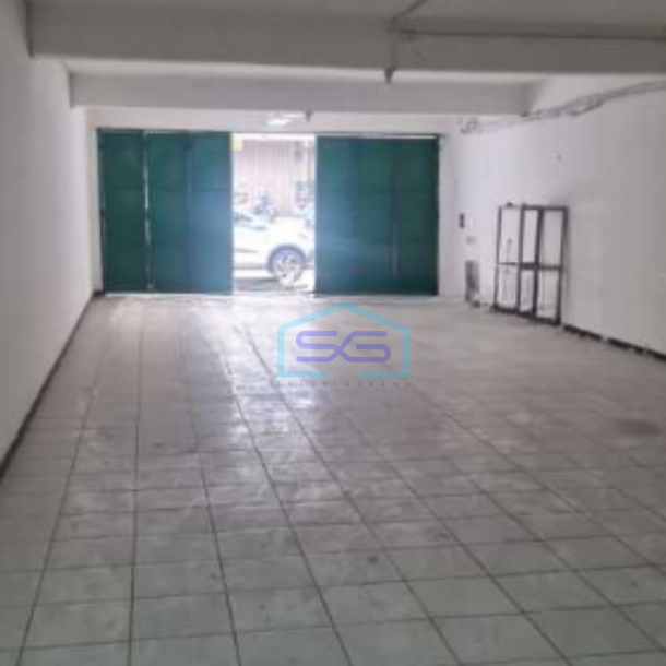 Disewakan Ruko 3 Lantai Luas Tanah  100 m² Lokasi di Jakarta Utara-1