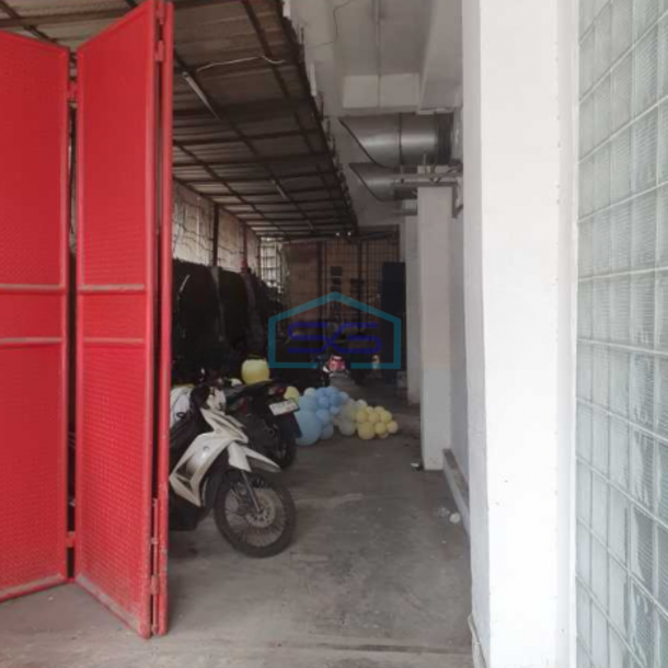 Disewakan Ruko Lokasi Strategis Luas Tanah 200 m² di Jembatan Lima Jakarta Barat-3
