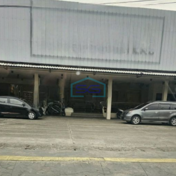 Disewakan Ruko Luas Tanah  800 m² Lokasi di Jakarta Timur-1