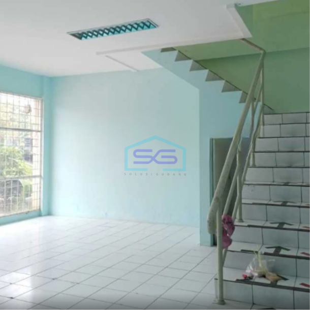 Disewakan Gudang Ada Kantor Luas Bangunan 350 m²  Lokasi di Jakarta Barat-2