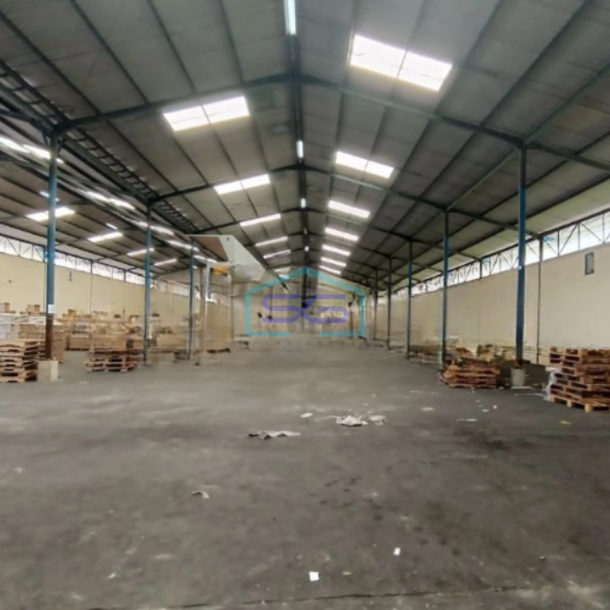 Disewakan Gudang Akses Container 40 Feet Luas Tanah 2500 m² di Jakarta Timur-1
