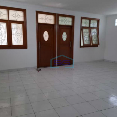 Disewakan Ruko Luas Bangunan  800 m² Lokasi di Grogol Jakarta Barat