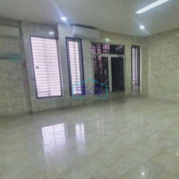 Disewakan Gudang Ada Lift Barang Luas Bangunan  1400 m²  di Cengkareng Jakarta Barat-1