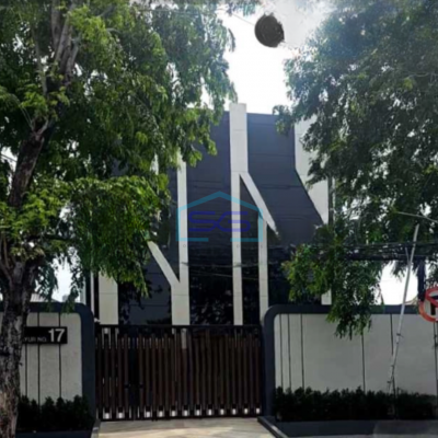 Disewakan Ruko Luas Bangunan  240 m² Parkiran Luas di Rawamangun Jakarta Timur