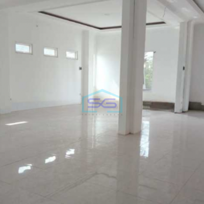 Disewakan Ruko 2 Lantai Luas Tanah Bangunan  900 m² di Jakarta Timur