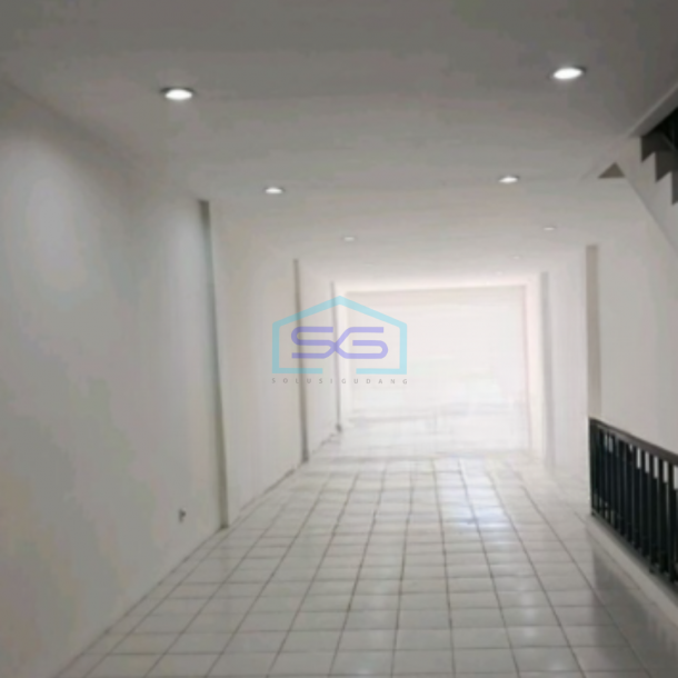 Disewakan Ruko Luas Bangunan 384 m² Lokasi di Jakarta Pusat-2