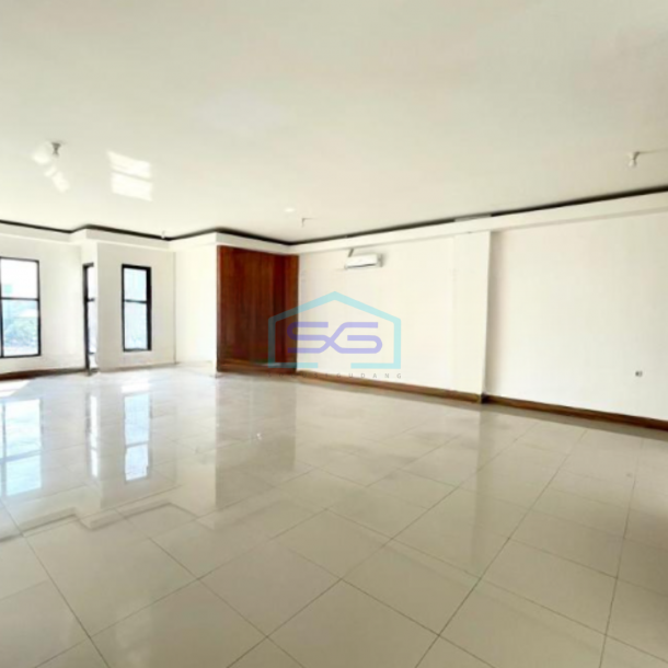 Disewakan Ruko Ada Lift Luas Tanah  170 m² Lokasi di Pluit Jakarta Utara-2