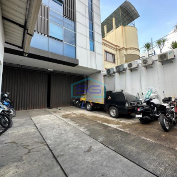 Dijual Ruko Luas Bangunan 2000 m²  Lokasi di Tamansari Jakarta Barat-1
