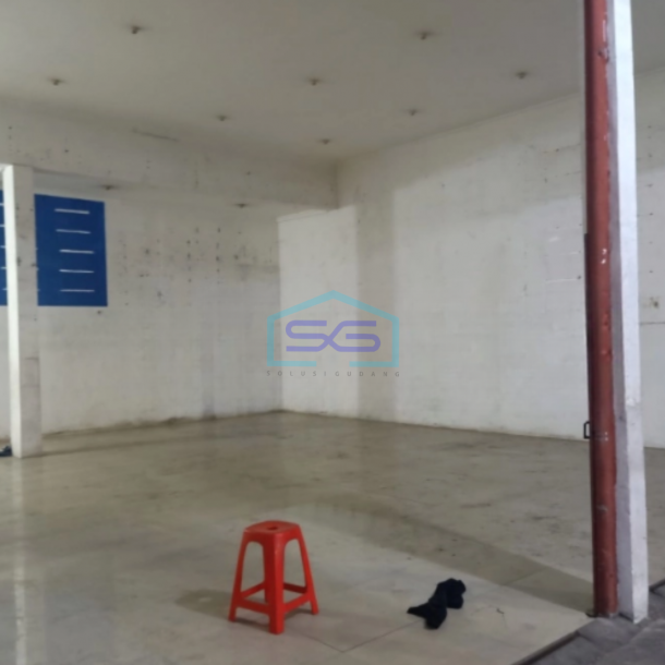 Disewakan Ruko 3 Lantai Luas Bangunan  429 m² di Pinggir Jalan Tanjung Priuk Jakarta Utara-1