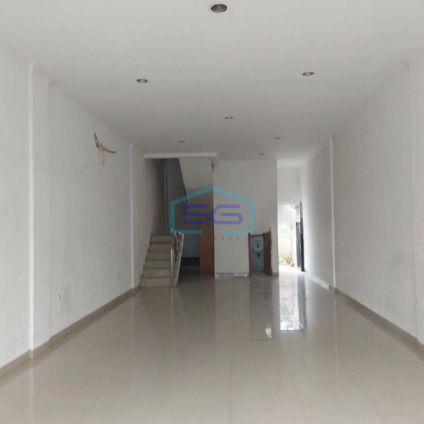 Disewakan Ruko di Cempaka Putih Jakarta Pusat Luas Bangunan  330 m²-1