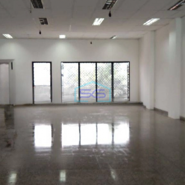 Disewakan Ruang Usaha di Kebayoran Baru Jakarta Selatan Luas Tanah 630 m²-3