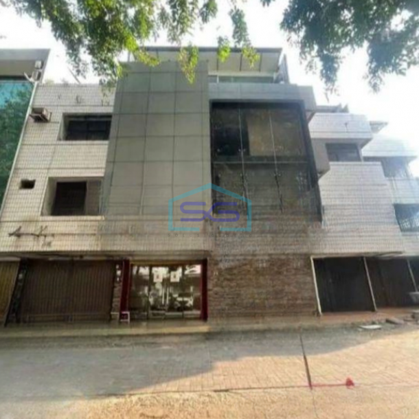 Disewakan Ruko di Harmoni Jakarta Pusat Luas Bangunan 450 m²-1
