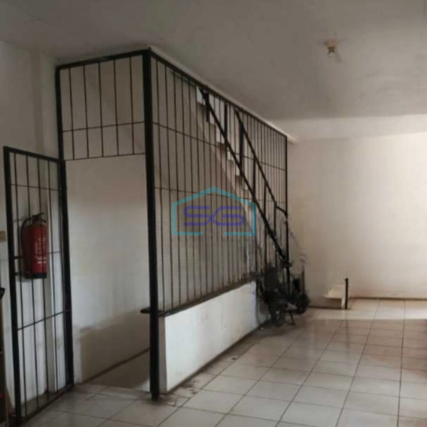 Dijual Ruko Lokasi Strategis Luas Bangunan 450 m² di Cihampelas Bandung-1