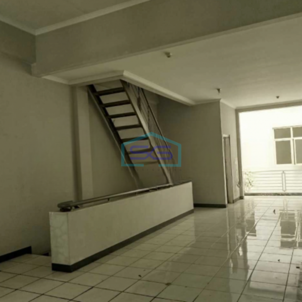 Disewakan Ruko Luas Bangunan  120 m² Lokasi Strategis di Bandung-2