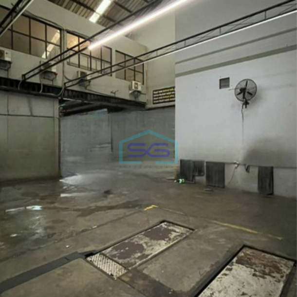 Dijual Ruang Usaha Luas Bangunan  550 m² Lokasi Strategis di Semarang-3