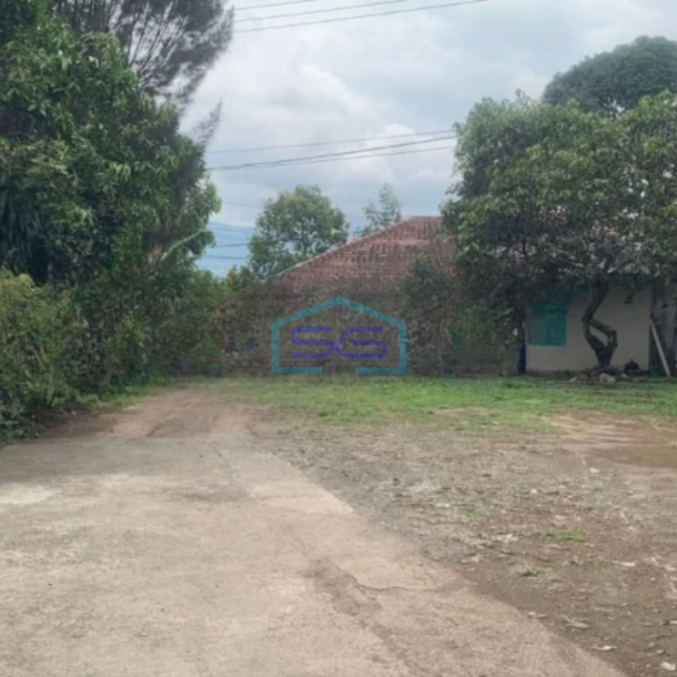 Dijual Gudang Ada Kantor Luas Bangunan  700 m² Lokasi Bebas Banjir di Jatinagor Sumedang-1