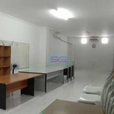 Disewakan Gudang Ada Kantor Siap Pakai Luas Bangunan  765 m² Lokasi Bebas Banjr di Depok Sleman-2