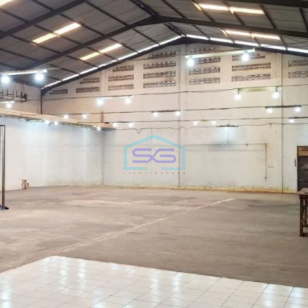 Dijual Gudang Luas Tanah 2200 m² Lokasi Bebas Banjir di Kaligawe Semarang-1