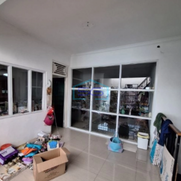 Dijual Ruko 2 Lantai Luas Tanah  200 m² Lokasi Strategis di Yogyakarta-2