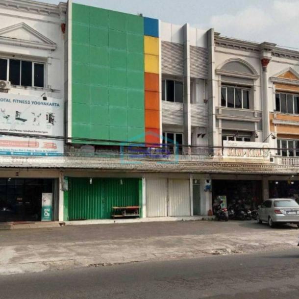 Disewa Ruko 3 Lantai Parkir Luas Jln Godean Sleman Yogyakarta-1