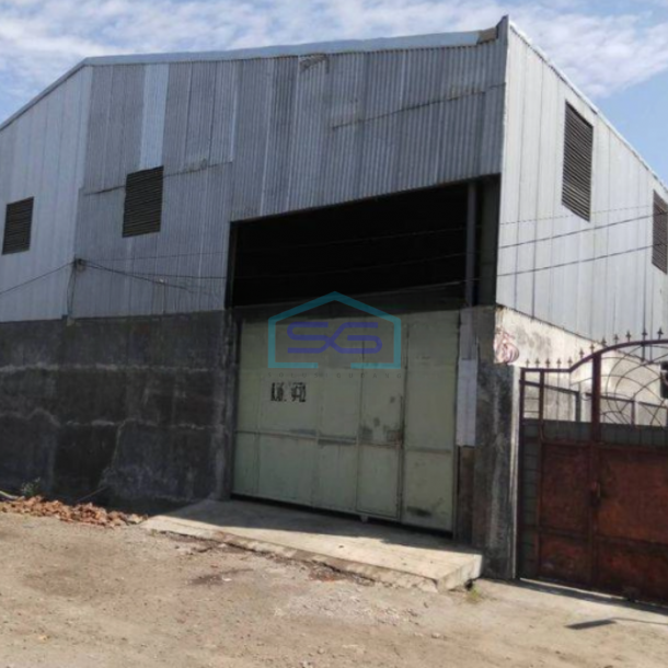 Dijual Gudang Ada Kantor Luas Bangunan 450 m² di Gununganyar Surabaya Akses Container 20 Feet-2