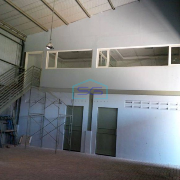 Dijual Gudang Ada Kantor Luas Bangunan 450 m² di Gununganyar Surabaya Akses Container 20 Feet-1