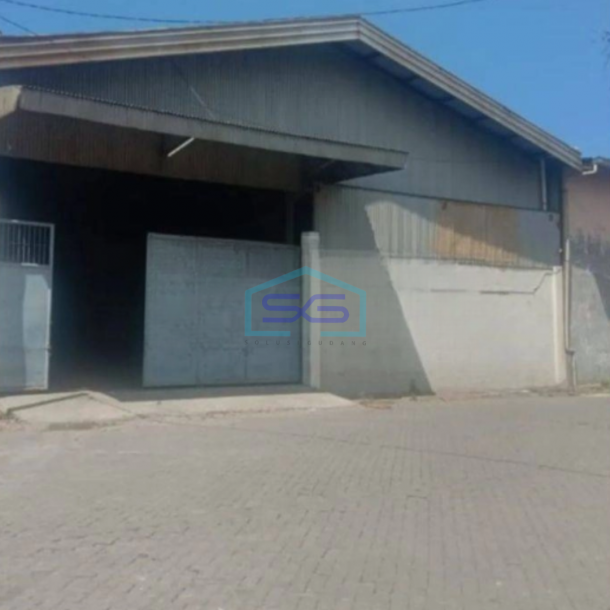 Dijual Gudang Akses Container 40 feet Luas Bangunan  1800 m² di Margomulyo Surabaya-2