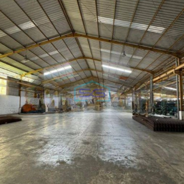 Dijual Pabrik Akses Container 40 Feet Luas Bangunan 9066 m² di Menganti Gresik-1