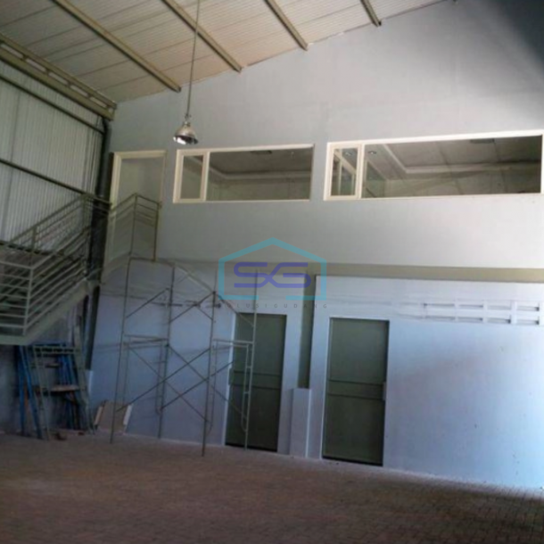 Dijual Gudang Ada Kantor Luas Bangunan 450 m² Dekat Tol di Gununganyar Surabaya-2