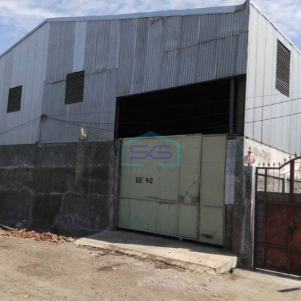 Dijual Gudang Ada Kantor Luas Bangunan 450 m² Dekat Tol di Gununganyar Surabaya-1