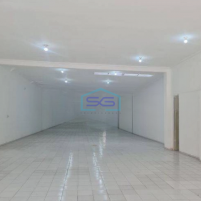 Disewakan Ruko Luas Bangunan 387 m² Lokasi Strategis di Surabaya Kota