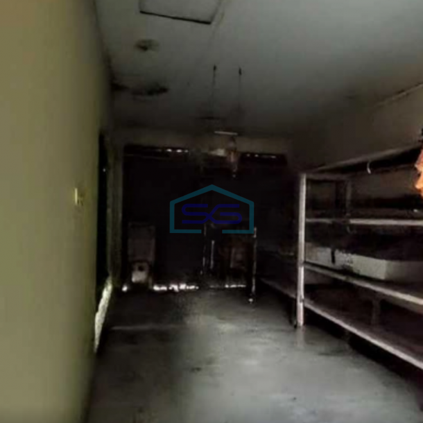 Disewakan Ruang Usaha Siap Pakai Dekat Summarecon Bekasi Luas Bangunan  80 m²-2