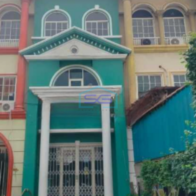 Disewakan Ruko Siap Pakai Boulevard 3 Lantai di Galaxy, Bekasi Luas Bangunan  202 m²