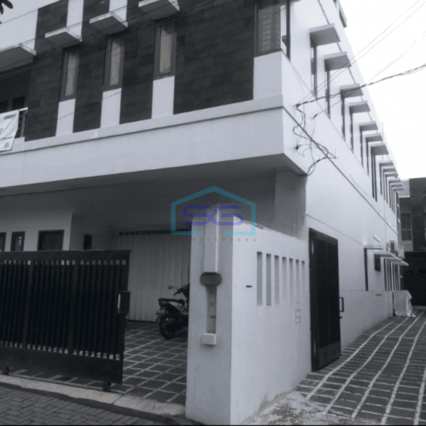 Disewakan Gudang 2 Lantai Luas Tanah  568 m² di Condong Catur Sleman-1