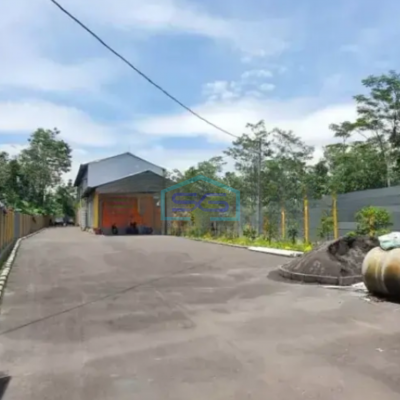 Disewakan Gudang 2 Lantai di Dekat Jl Kaliurang Ngagik Sleman Yogyakarta Luas Tanah  3700 m²