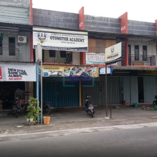 Disewakan Ruko 2 Lantai Dekat Pakuwon Mall Di Depok Sleman Luas Bangunan 108 m²-1