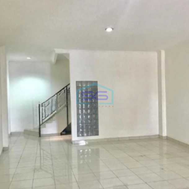 Disewakan Ruko Pinggir Jalan Di Batas Kota Jend Sudirman Bandung Luas Bangunan 220 m²-1