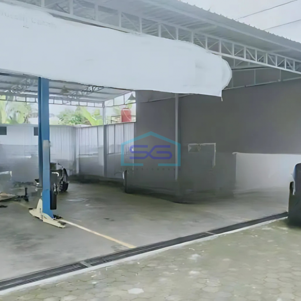 Disewakan Ruko 2 Lantai Luas Tanah 1100 m² Lokasi Strategis Bebas Banjir Siap Huni di Gamping Sleman-1