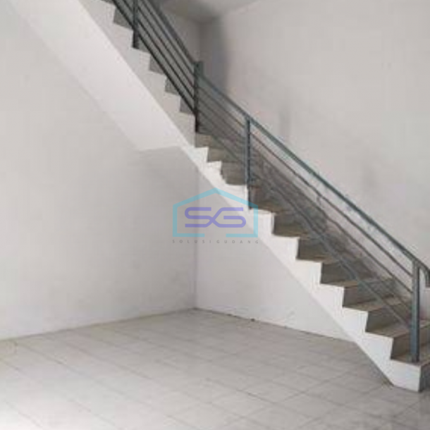 Disewakan Gudang Ada Kantor Luas Bangunan  576 m² di Teluk Naga Tangerang-3