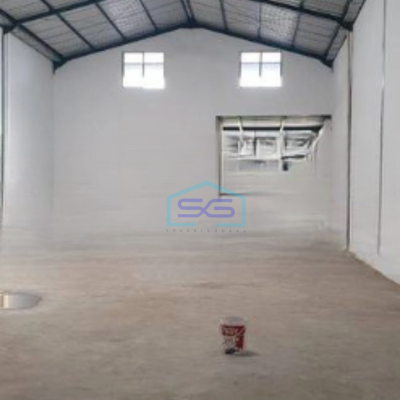 Disewakan Gudang Ada Kantor Luas Bangunan  576 m² di Teluk Naga Tangerang