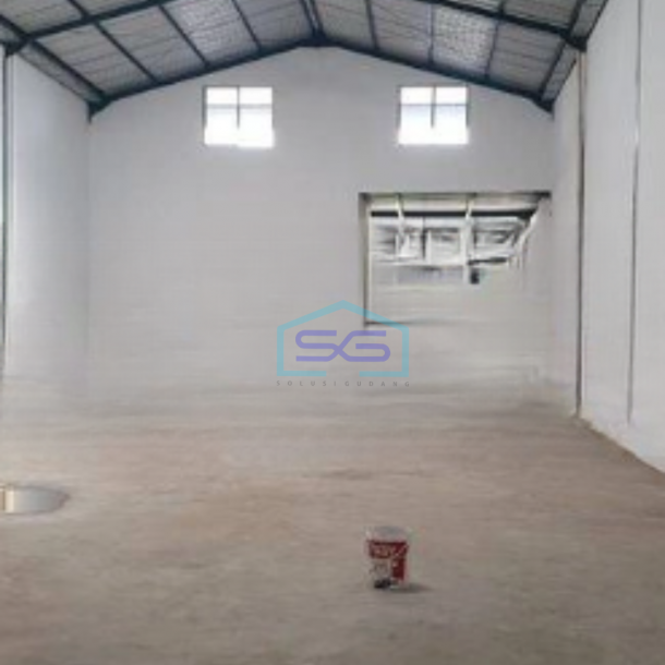 Disewakan Gudang Ada Kantor Luas Bangunan  576 m² di Teluk Naga Tangerang-2
