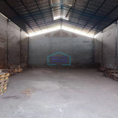 Disewakan Gudang Luas Bangunan  1600 m² Lokasi Pinggir Jalan Raya Pegadungan Jakarta Barat