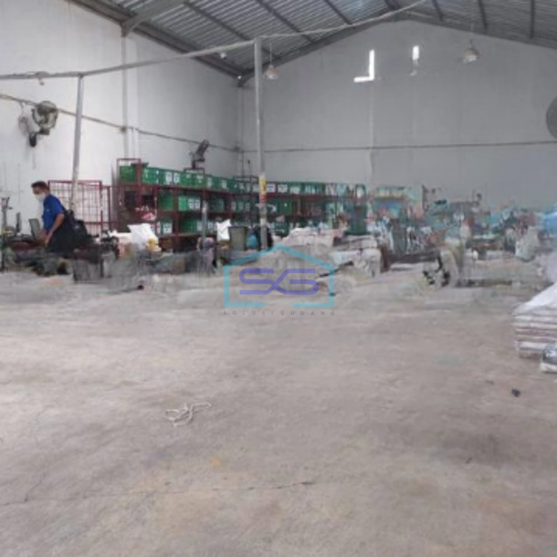 Disewakan Gudang Ada Kantor Luas Bangunan  300 m² Pinggir Jalan Raya Jurumudi Tangerang-1