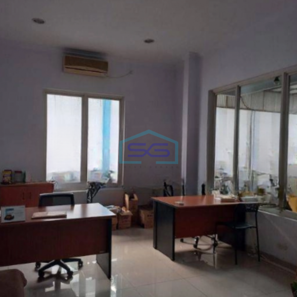 Disewakan Gudang Ada Kantor Luas Bangunan  500 m² di Duri Kosambi Jakarta Barat-4
