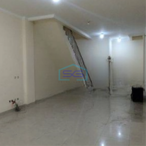 Disewakan Ruko 3 Lantai di Green Lake City Jakarta Barat Luas Bangunan 236 m²-1