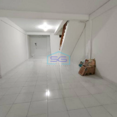 Dijual Cepat Ruko Luas Bangunan  382 m² di Jembatan Lima Jakarta Barat-3