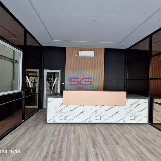 Disewakan Gudang Baru Citra 6 Jakarta Barat Full Furnished Luas Bangunan 725 m2-1