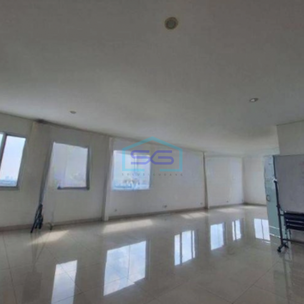 Dijual Cepat Gedung Kantor Luas Bangunan  1064 m² Lokasi Strategis di Cipondoh Tangerang-3