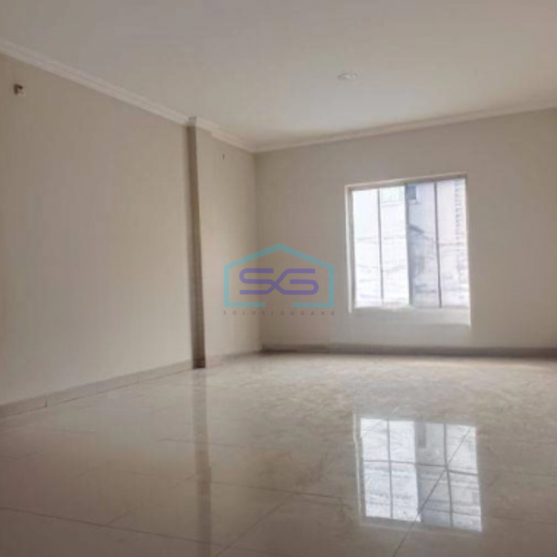 Disewakan Ruko Luas Bangunan 236 m² di Green Lake City Jakarta Barat-2